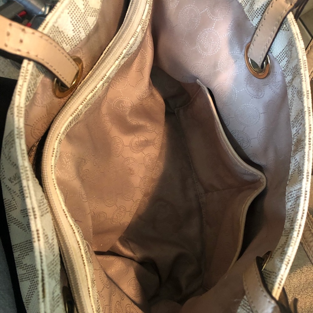 Michael Kors purse - Picture 3 of 4